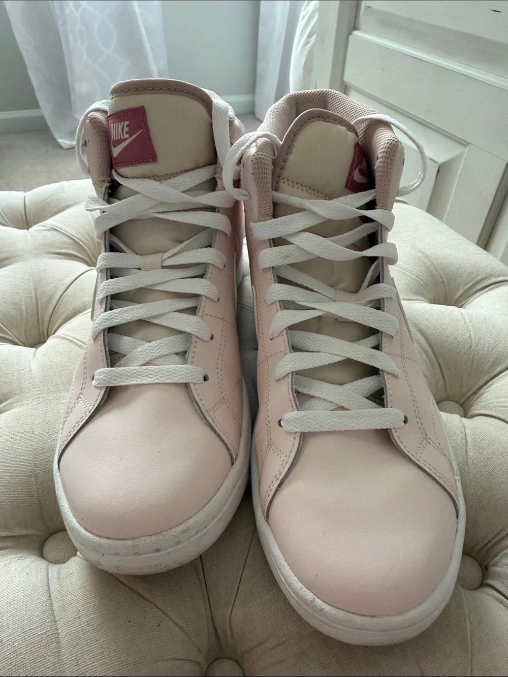 Nike mid top